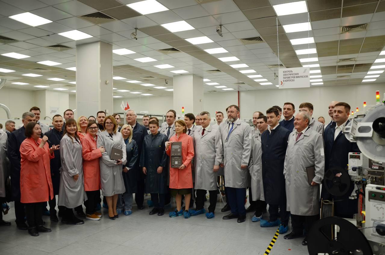 21.03.2024 - Генеральный директор ФГБУ "ВНИИР" посетил открытие новых линий АО "Микрон"