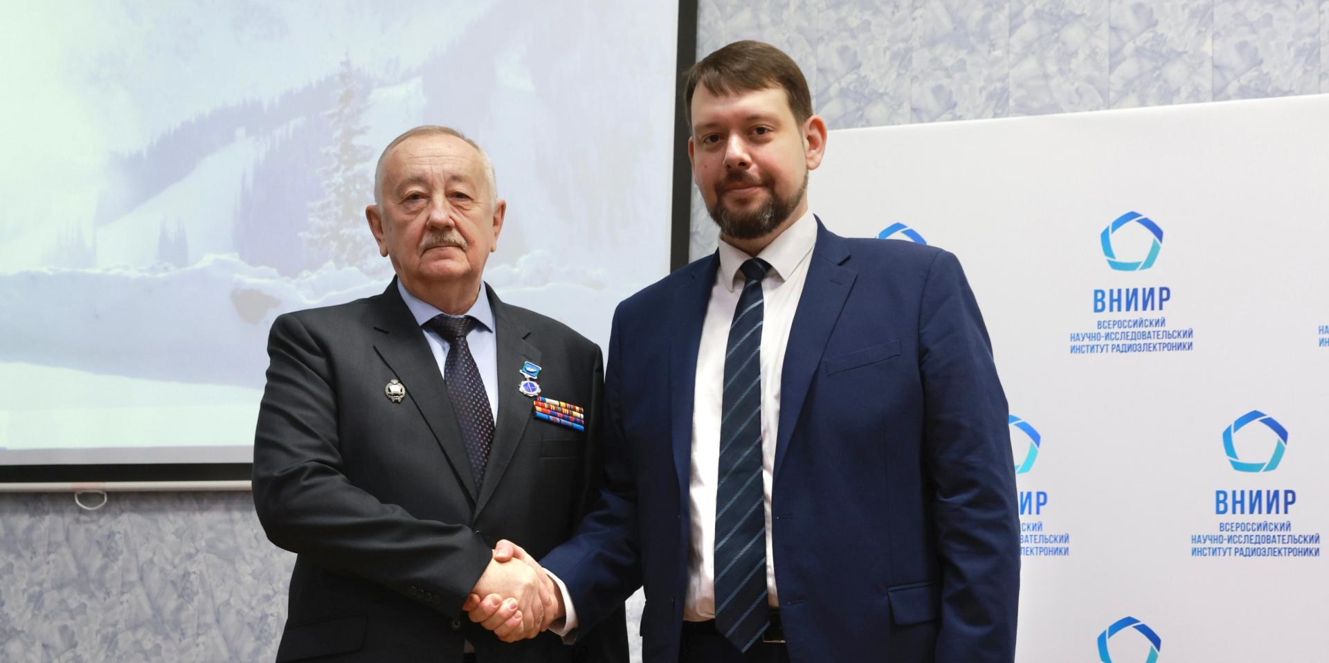 Юрий Плясунов поздравил сотрудников ВНИИР с Новым годом