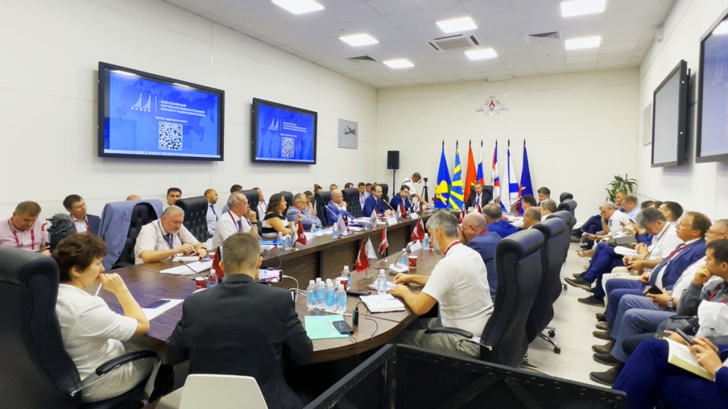 krugliistol (1).jpg krugliistol (1).jpg