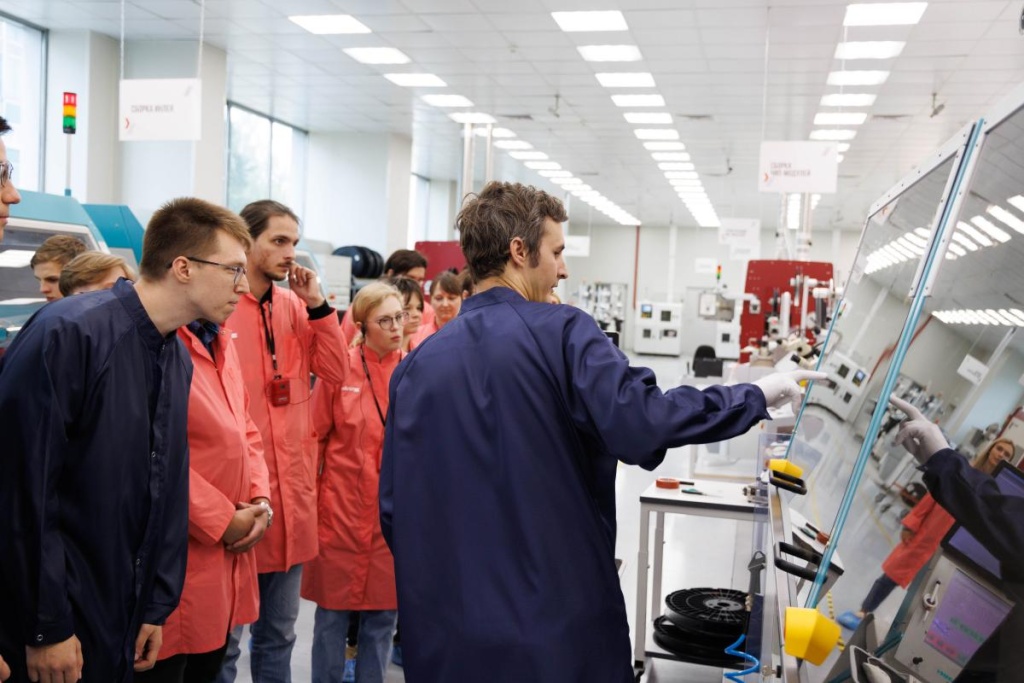 r6m24508.jpg r6m24508.jpg